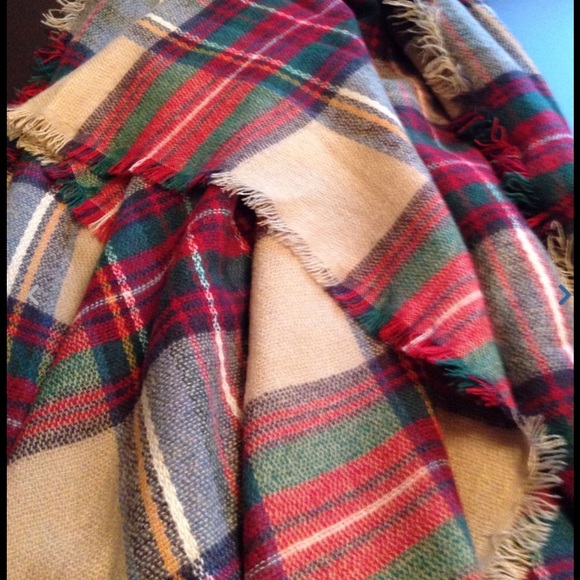 NWT Francesca’s Elegant Soft Oversized Plaid Wrap - Picture 9 of 13